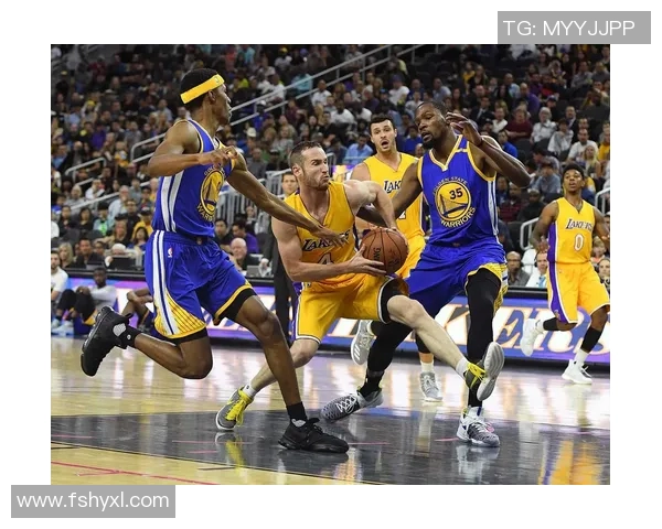 2015年湖人与勇士季前赛精彩对决回顾与分析